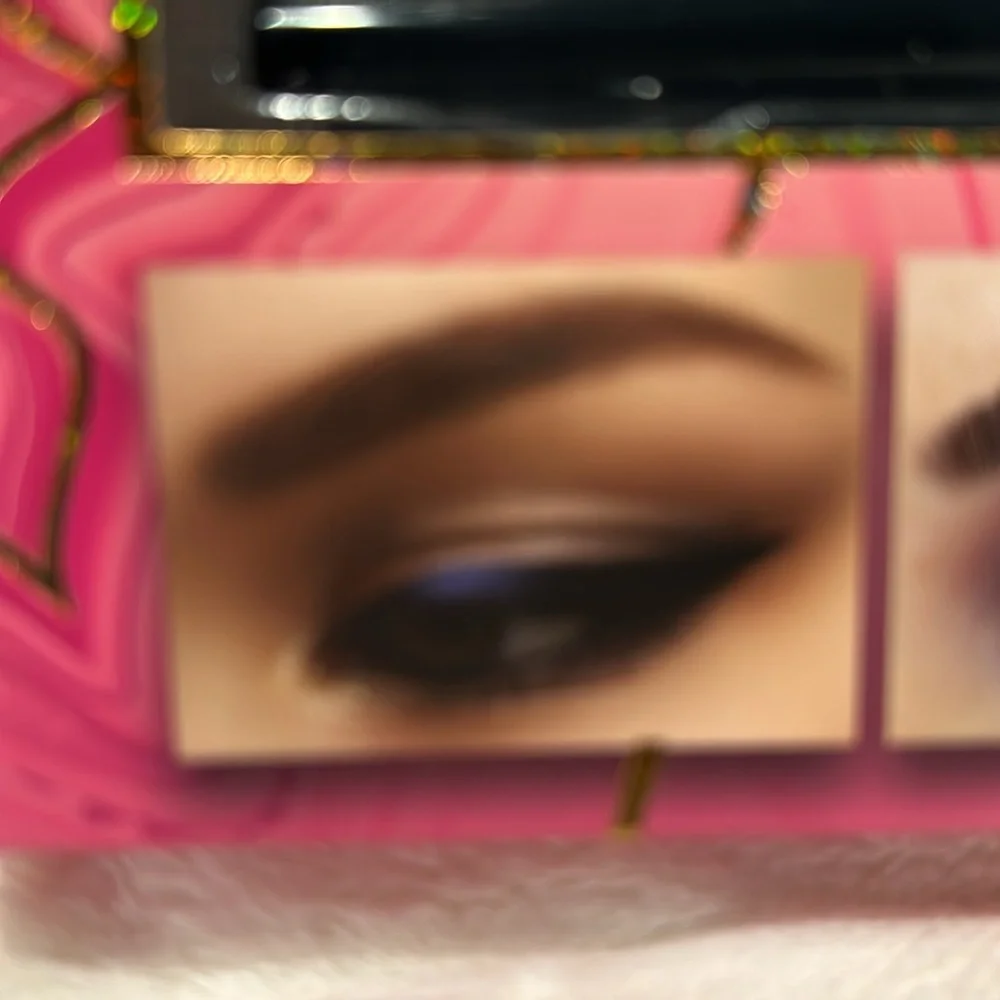 SMOKEY Eyeliner in six piece collection.